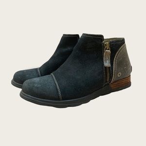 Sorel women’s major low boots size 9